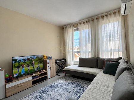 APARTAMENT PER SHITJE NE ALI DEM, PRANE MATERNITETIT TE RI