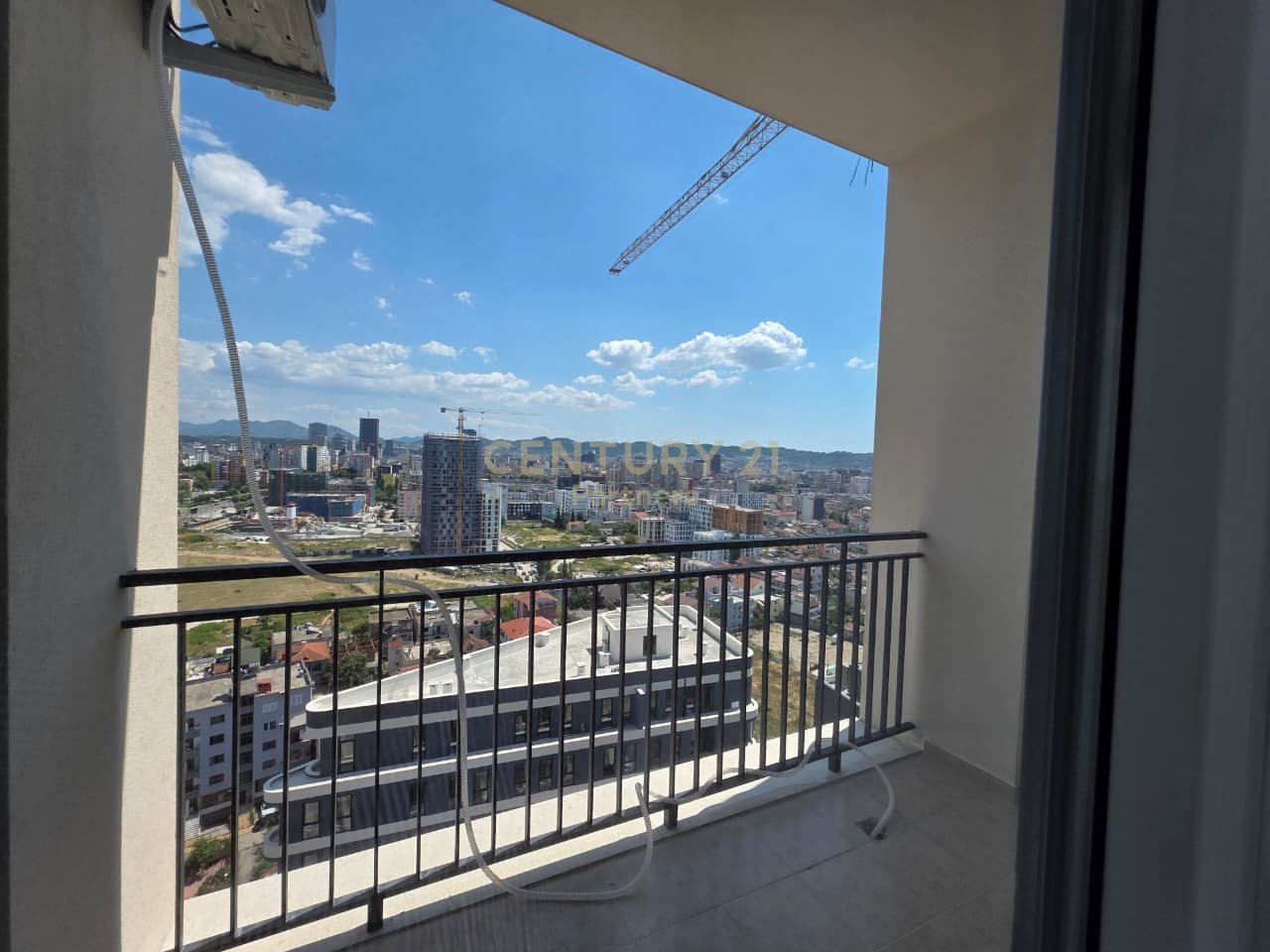 EKSKLUZIVE
🏡 JAPIM ME QIRA APARTAMENT 1+1 TEK ALTURA TRADE CENTER
BULEVARDI I RI