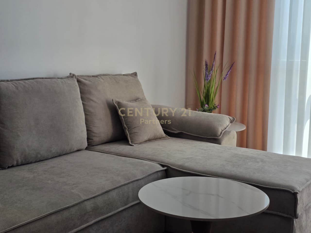 EKSKLUZIVE
🏡 JAPIM ME QIRA APARTAMENT 1+1 TEK ALTURA TRADE CENTER
BULEVARDI I RI