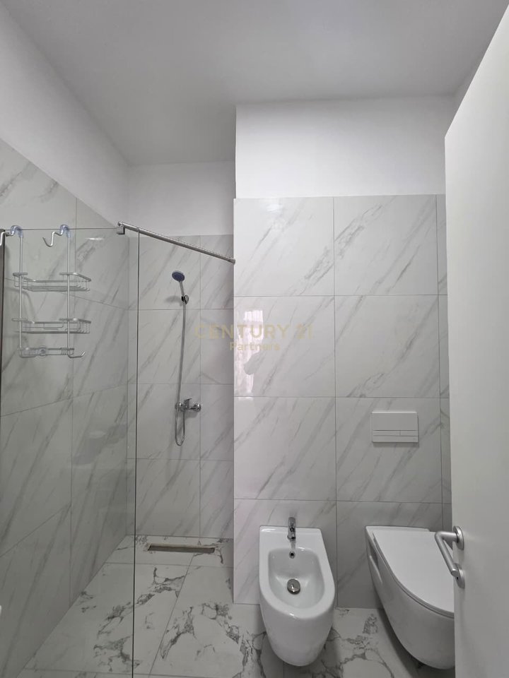 EKSKLUZIVE
🏡 JAPIM ME QIRA APARTAMENT 1+1 TEK ALTURA TRADE CENTER
BULEVARDI I RI