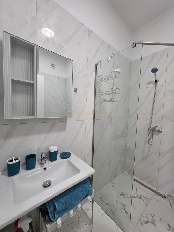 EKSKLUZIVE
🏡 JAPIM ME QIRA APARTAMENT 1+1 TEK ALTURA TRADE CENTER
BULEVARDI I RI