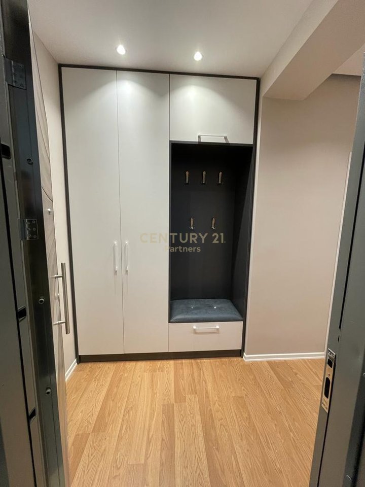 🏢EKSKLUZIVE!
 SHESIM APARTAMENT 2+1 + POST PARKIMI TEK GOLDEN PARK, RRUGA E KAVAJËS, TIRANË.
BLERJE ME KREDI!