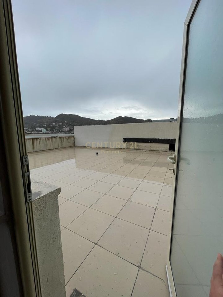 🏢EKSKLUZIVE!
 SHESIM APARTAMENT 2+1 + POST PARKIMI TEK GOLDEN PARK, RRUGA E KAVAJËS, TIRANË.
BLERJE ME KREDI!