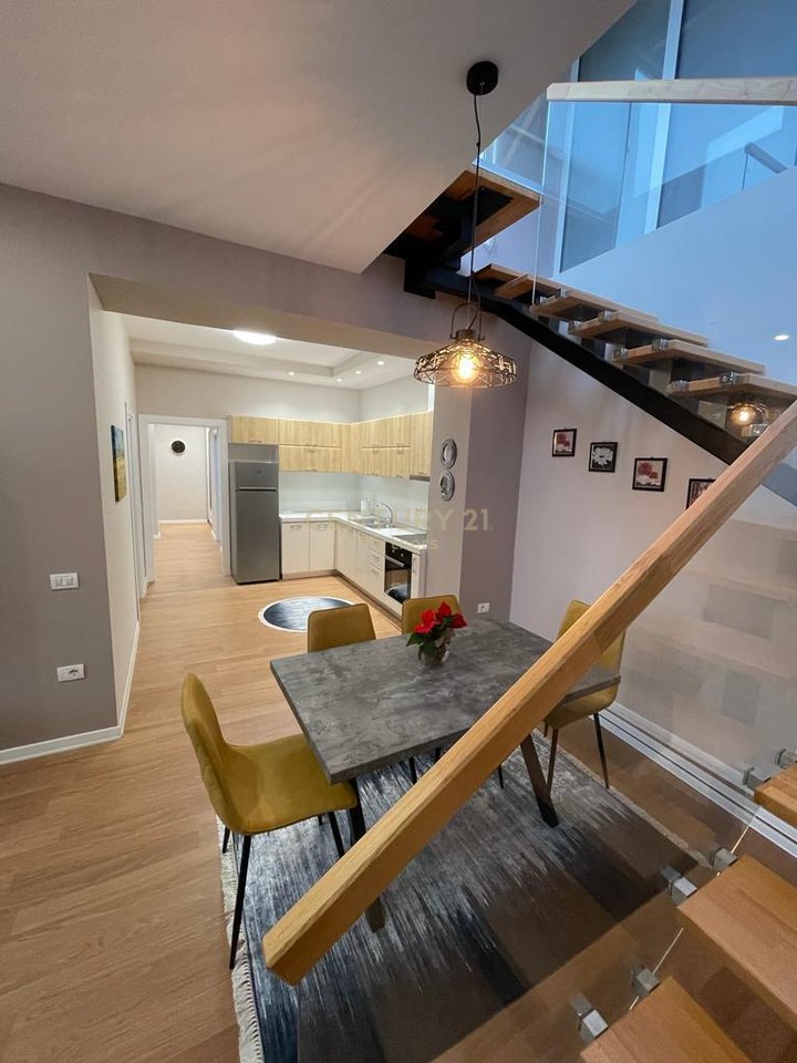 🏢EKSKLUZIVE!
 SHESIM APARTAMENT 2+1 + POST PARKIMI TEK GOLDEN PARK, RRUGA E KAVAJËS, TIRANË.
BLERJE ME KREDI!
