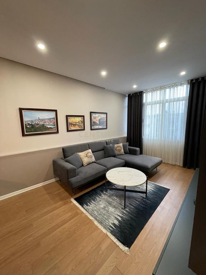 🏢EKSKLUZIVE!
 SHESIM APARTAMENT 2+1 + POST PARKIMI TEK GOLDEN PARK, RRUGA E KAVAJËS, TIRANË.
BLERJE ME KREDI!