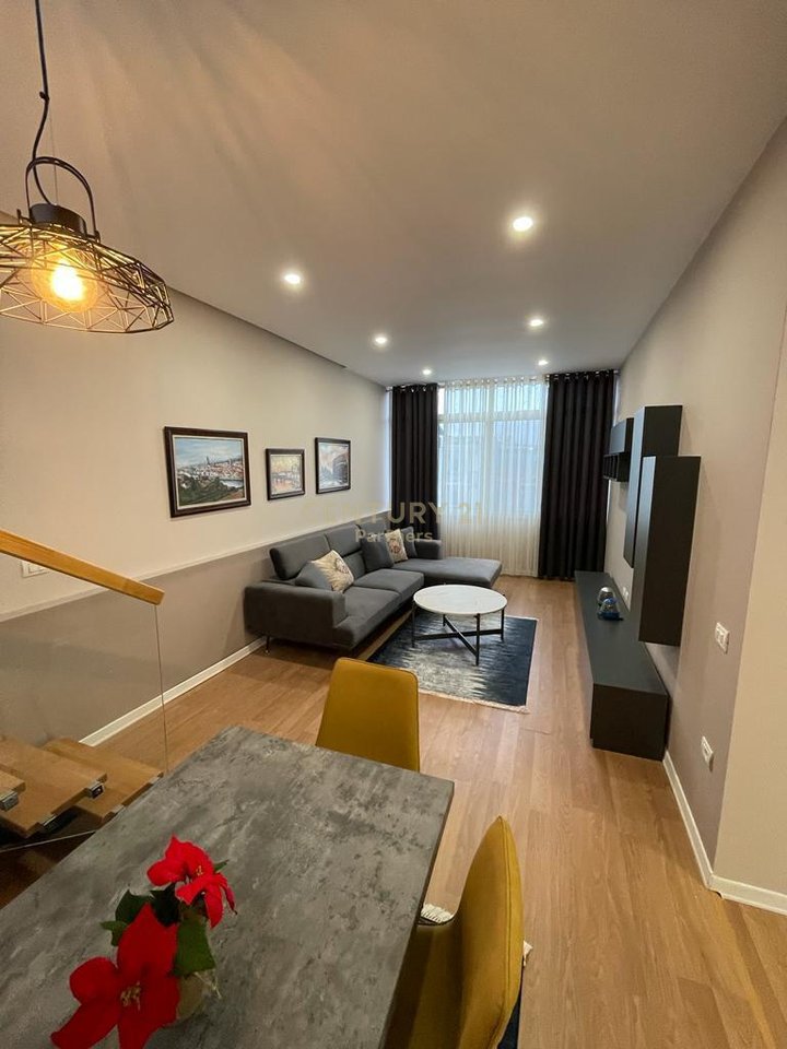 🏢EKSKLUZIVE!
 SHESIM APARTAMENT 2+1 + POST PARKIMI TEK GOLDEN PARK, RRUGA E KAVAJËS, TIRANË.
BLERJE ME KREDI!