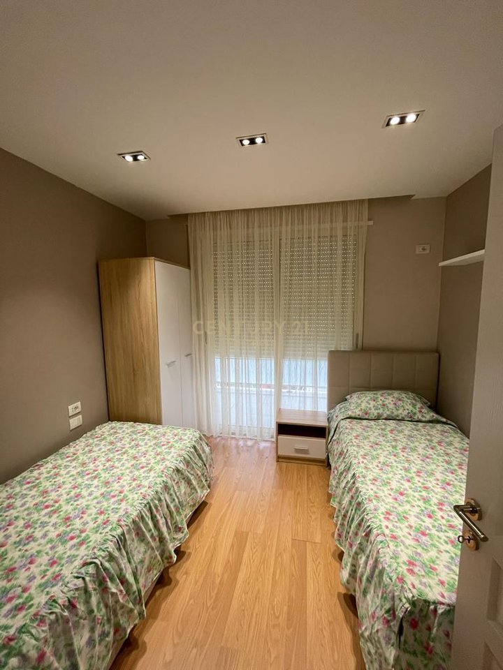 🏢EKSKLUZIVE!
 SHESIM APARTAMENT 2+1 + POST PARKIMI TEK GOLDEN PARK, RRUGA E KAVAJËS, TIRANË.
BLERJE ME KREDI!