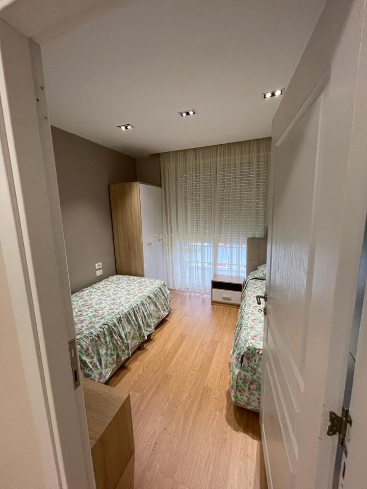 🏢EKSKLUZIVE!
 SHESIM APARTAMENT 2+1 + POST PARKIMI TEK GOLDEN PARK, RRUGA E KAVAJËS, TIRANË.
BLERJE ME KREDI!
