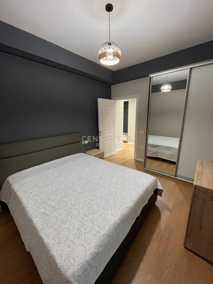 🏢EKSKLUZIVE!
 SHESIM APARTAMENT 2+1 + POST PARKIMI TEK GOLDEN PARK, RRUGA E KAVAJËS, TIRANË.
BLERJE ME KREDI!