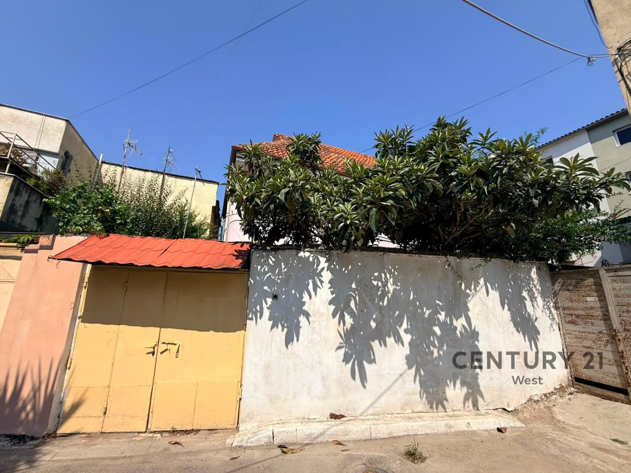 2-STOREY VILLA FOR SALE – DIBRËS STREET, MEDRESE