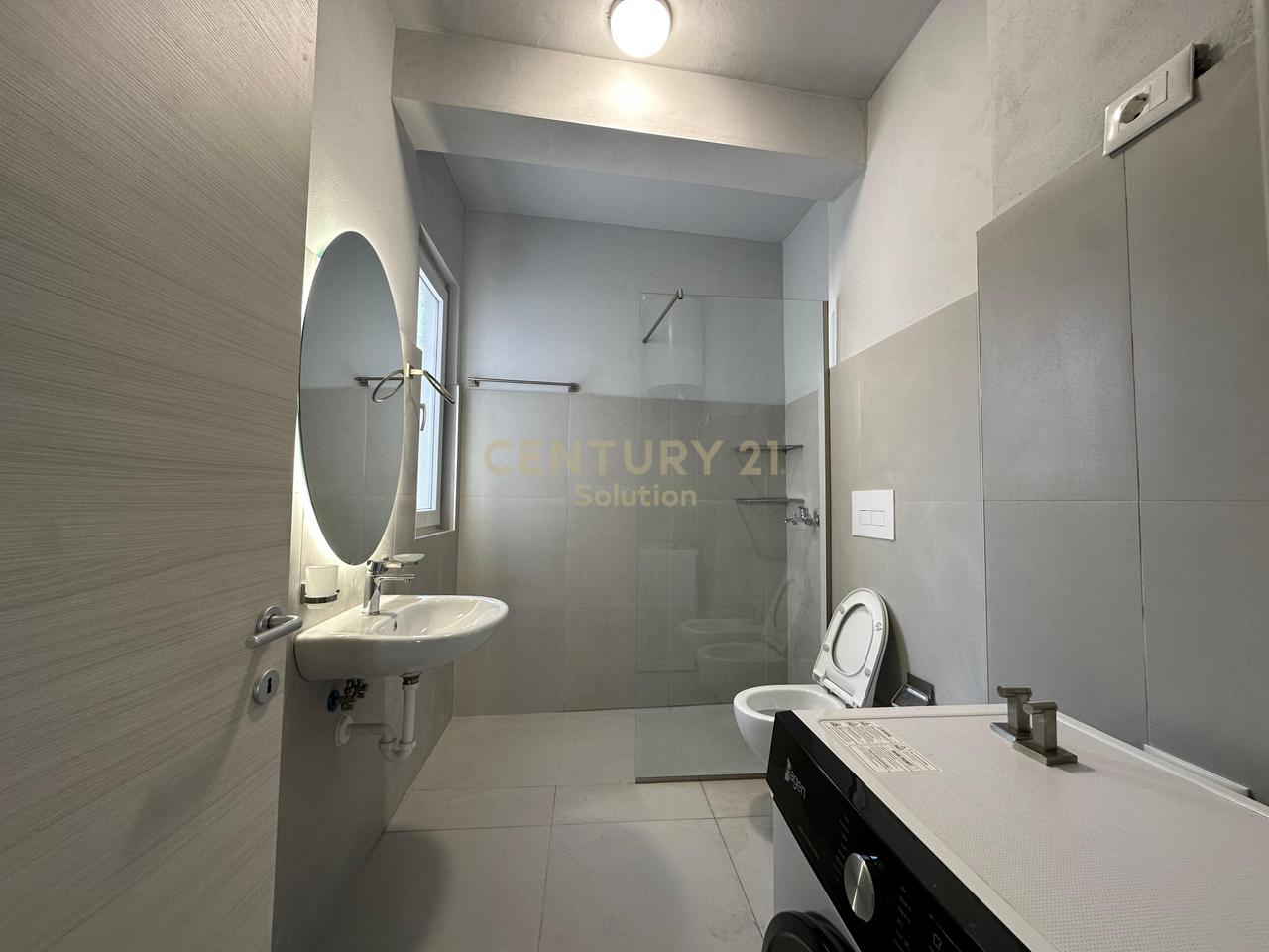 APARTMENT 2+1+2+ OPTIONAL PARKING AT RIVER RESIDENCE!