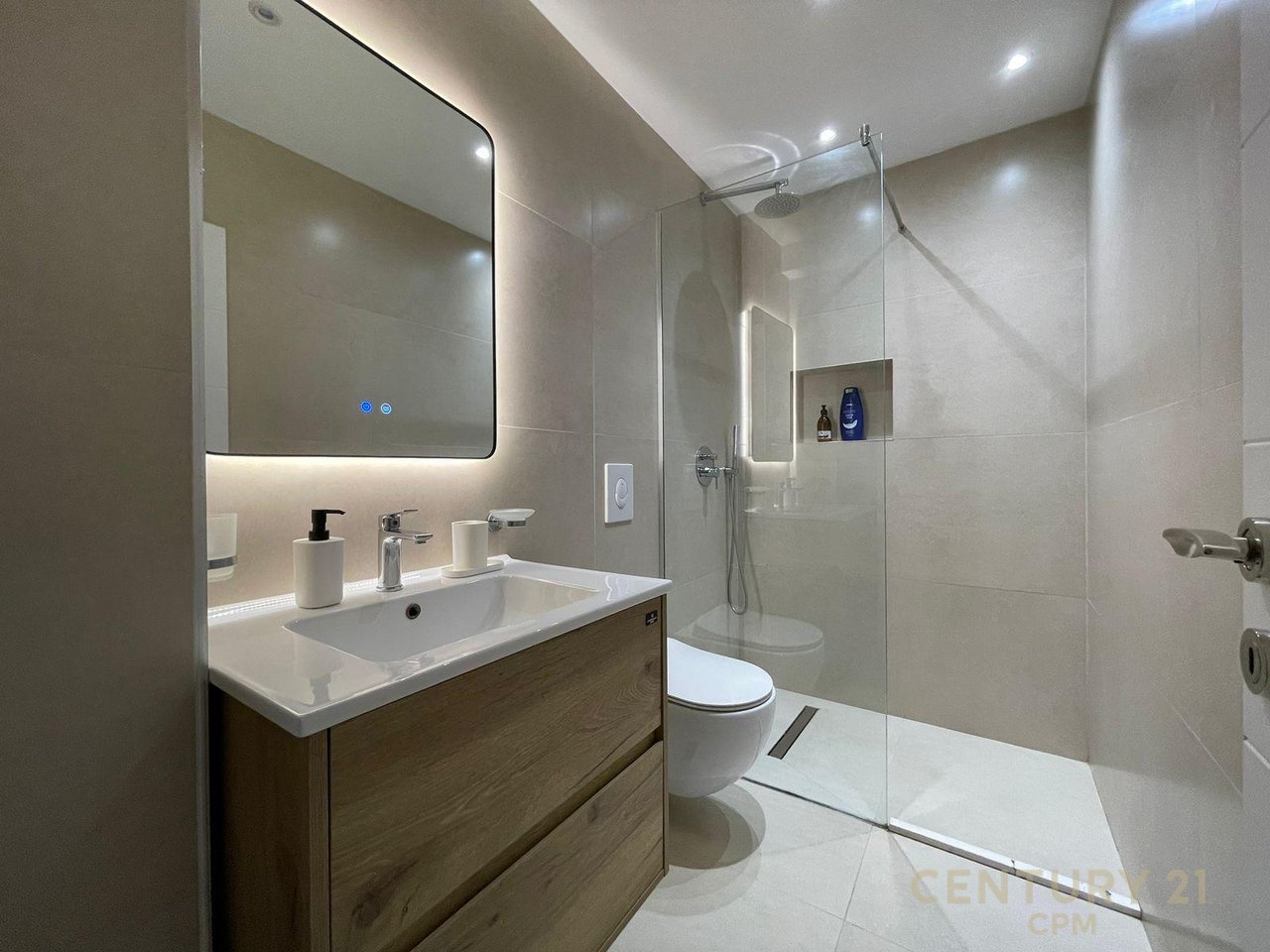 2+1 Apartment For Rent in Myslym Shyri, Tirana - 863€ | 80 m²