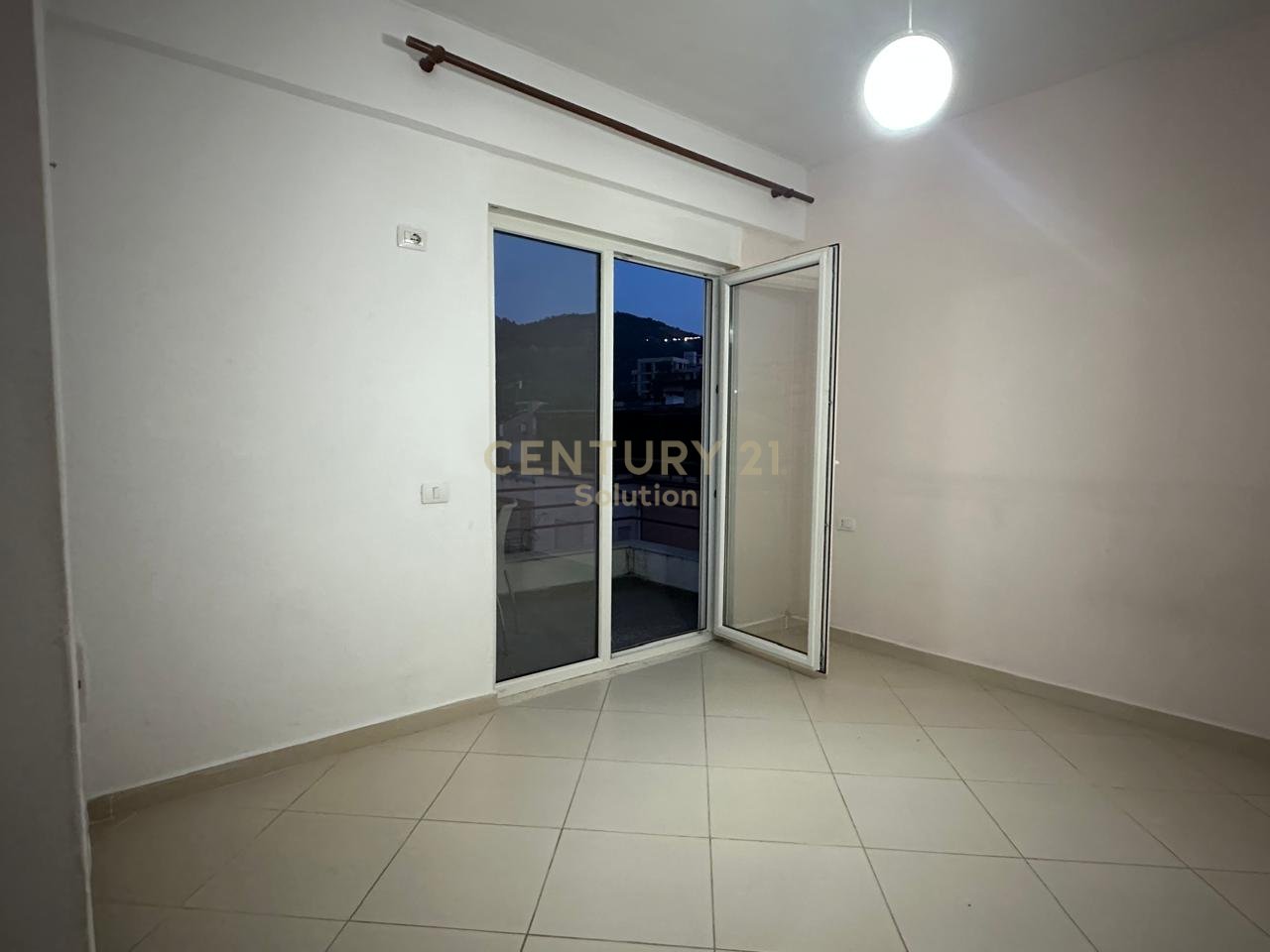 JEPET ME QIRA APARTAMENT 1+1 TE LIQENI THATE