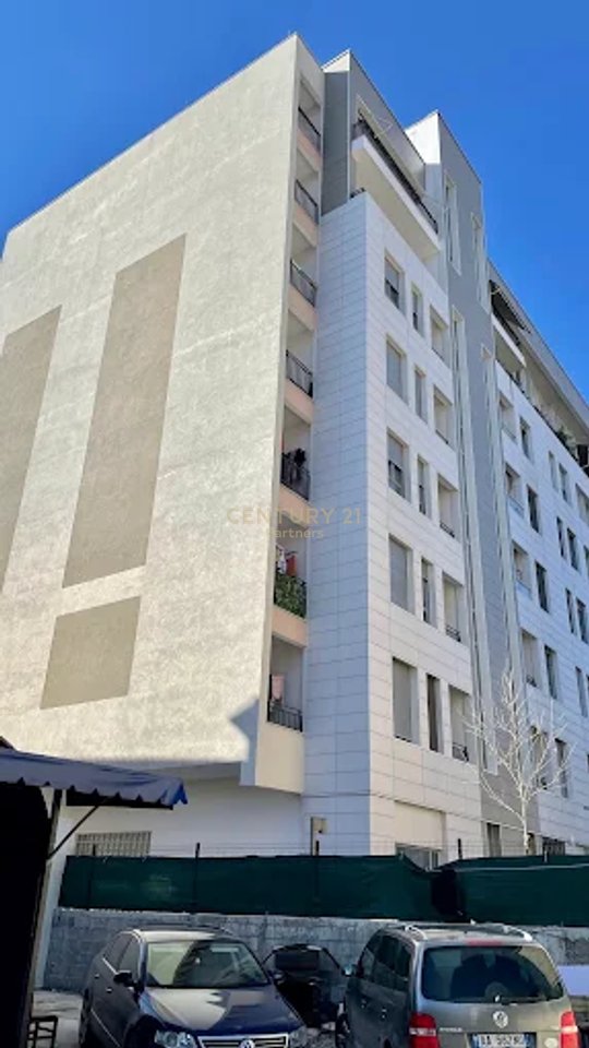 APARTAMENT PER SHITJE NE ALI DEM, PRANE MATERNITETIT TE RI