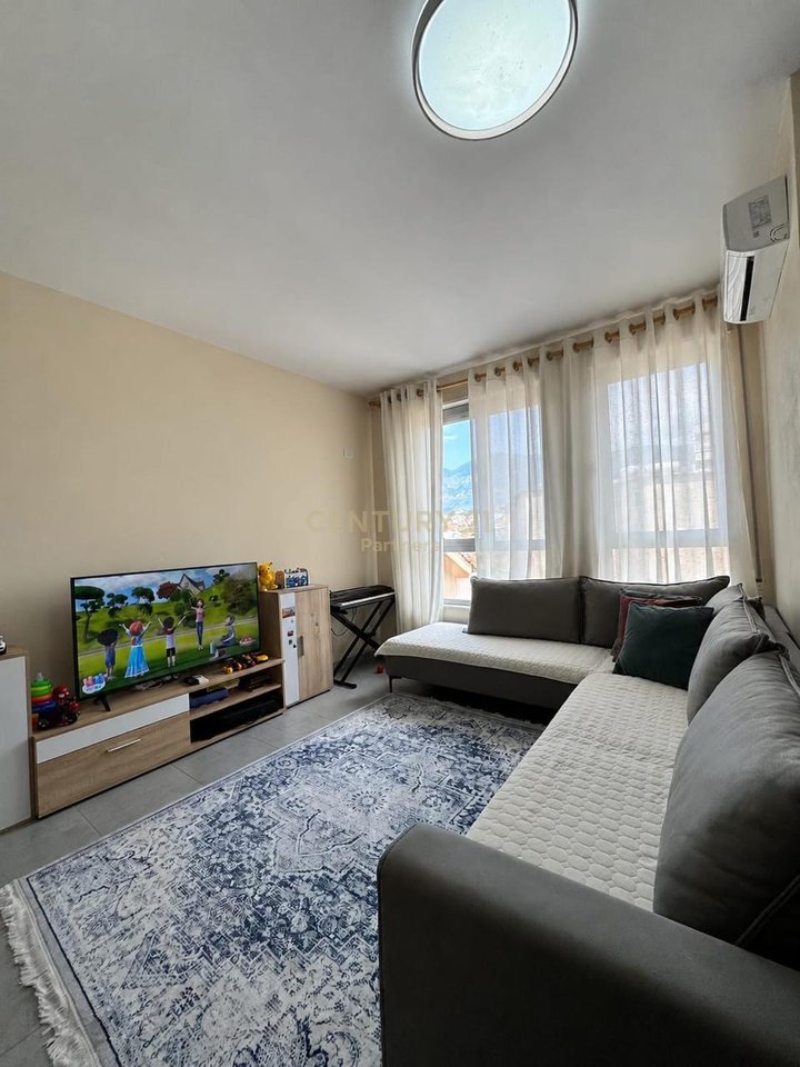 APARTAMENT PER SHITJE NE ALI DEM, PRANE MATERNITETIT TE RI