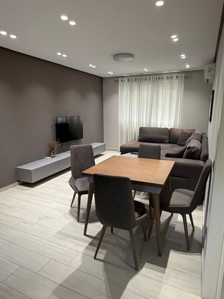 Apartament 2+1 me Qira - Qendër, Tregu Çam (Posta Shqiptare)
