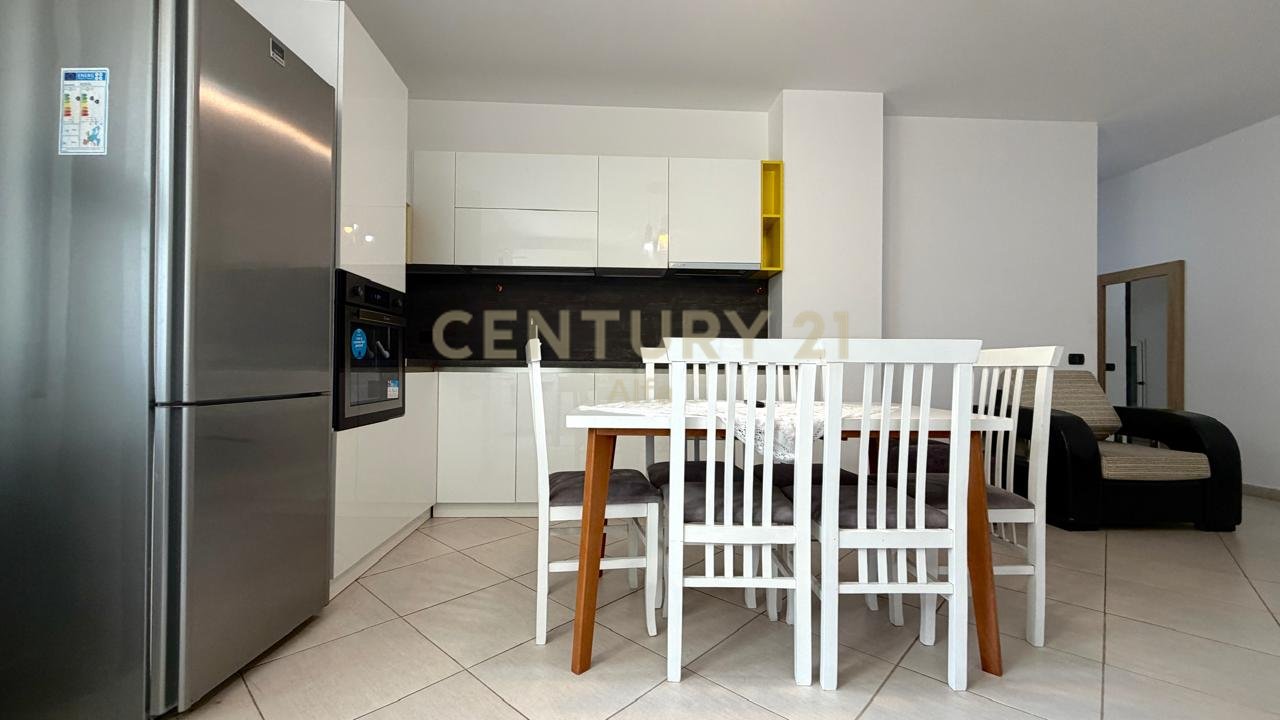 Shitet  apartament 2+1 ne hyrje te Freskut!