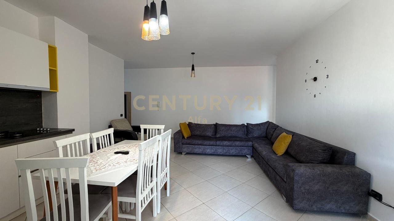 Shitet  apartament 2+1 ne hyrje te Freskut!