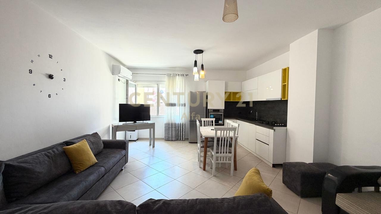 Shitet  apartament 2+1 ne hyrje te Freskut!