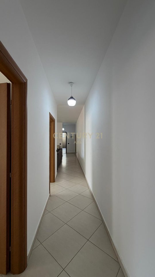 Shitet  apartament 2+1 ne hyrje te Freskut!