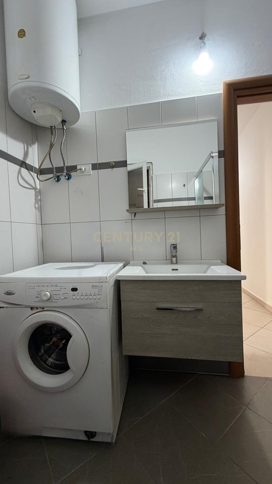 Shitet  apartament 2+1 ne hyrje te Freskut!