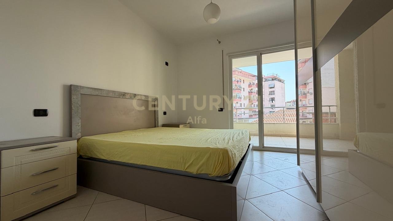 Shitet  apartament 2+1 ne hyrje te Freskut!