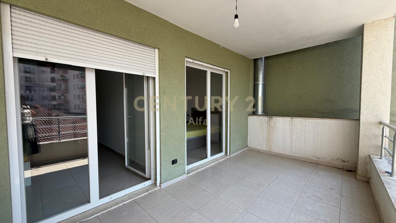 Shitet  apartament 2+1 ne hyrje te Freskut!