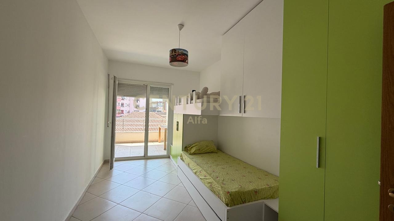 Shitet  apartament 2+1 ne hyrje te Freskut!