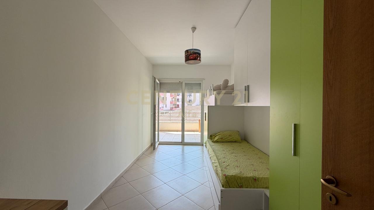 Shitet  apartament 2+1 ne hyrje te Freskut!
