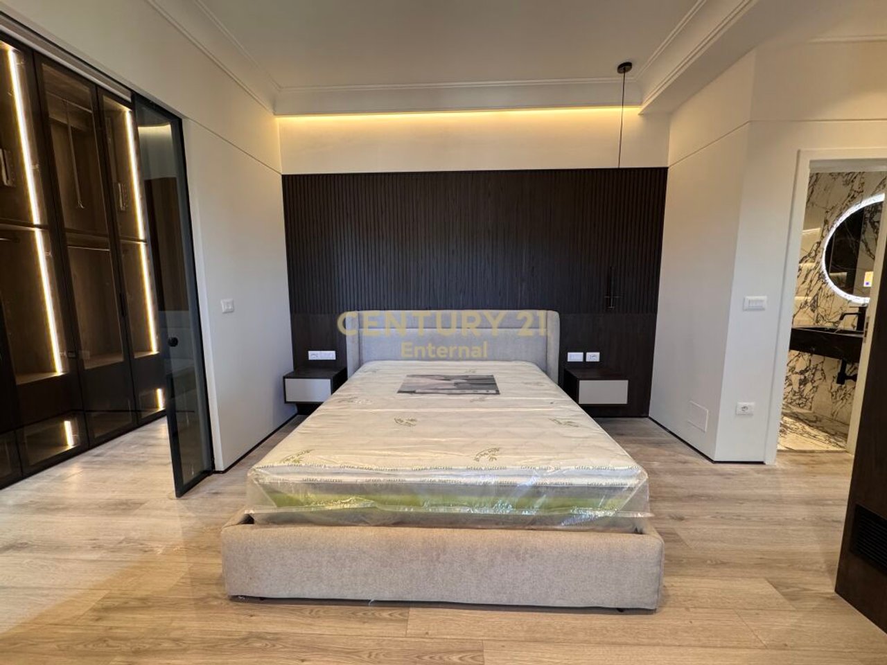 Apartament luksoz 2+1+2  per qira tek Garden Building