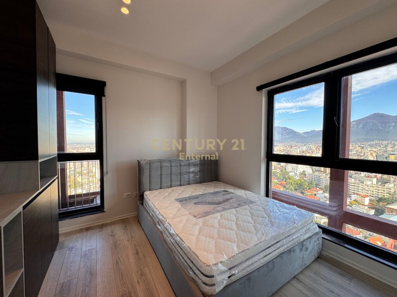 Apartament luksoz 2+1+2  per qira tek Garden Building