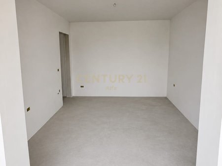 Shitet apartament 3+1+2 tualete tek Myslym Shyri!