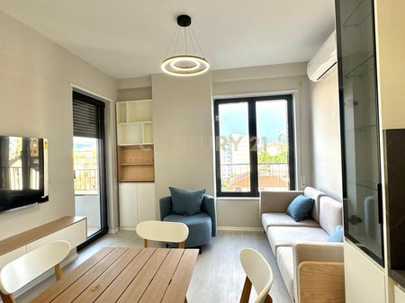 Jepet me qira apartament 1+1 në rrugën Karl Gega, pranë ish Stacionit të Trenit!