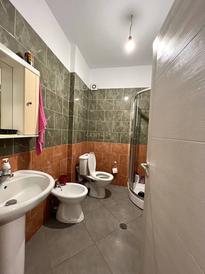 Apartament 2+1 Per Shitje Kompleksi Tom Doshi , Shkozë