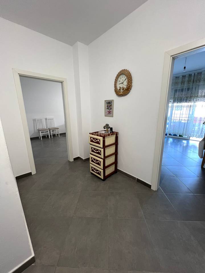 Apartament 2+1 Per Shitje Kompleksi Tom Doshi , Shkozë