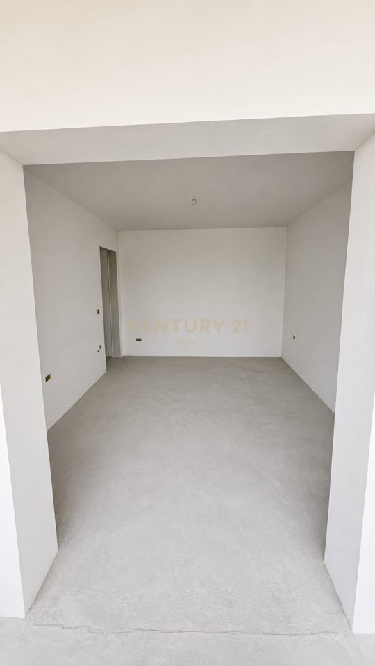 Shitet apartament 3+1+2 tualete tek Myslym Shyri!