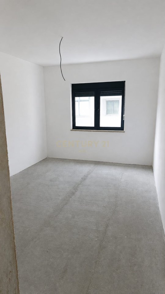 Shitet apartament 3+1+2 tualete tek Myslym Shyri!