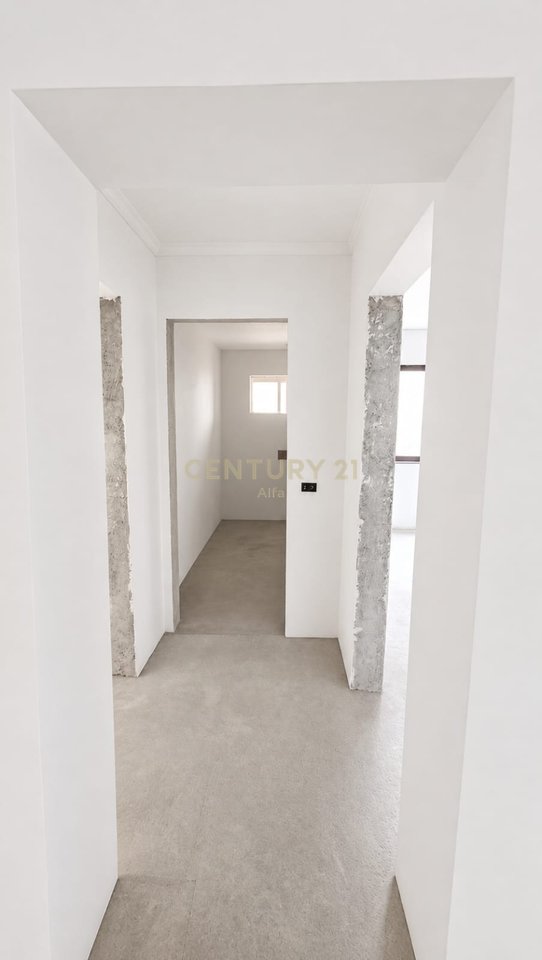 Shitet apartament 3+1+2 tualete tek Myslym Shyri!