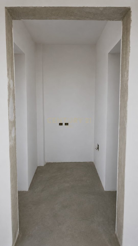 Shitet apartament 3+1+2 tualete tek Myslym Shyri!