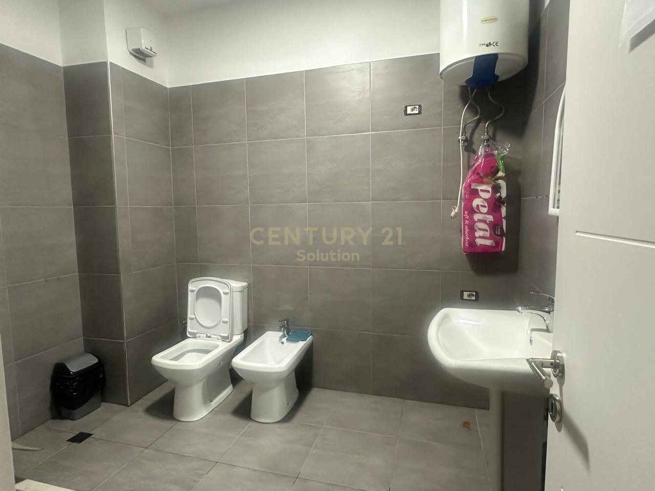 SHITET APARTAMENT 2+1+2 RRUGA E KAVAJES