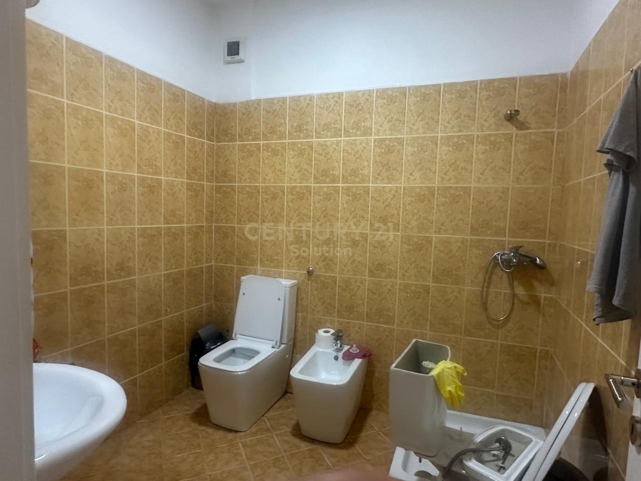 SHITET APARTAMENT 2+1+2 RRUGA E KAVAJES