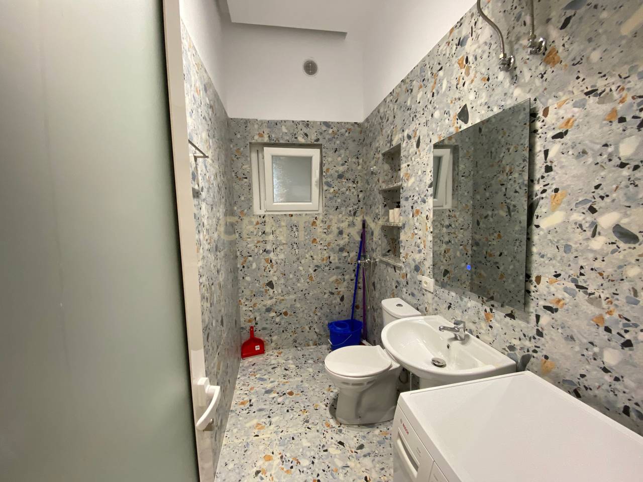 Jepet me qira apartament 1+1 në Astir !
