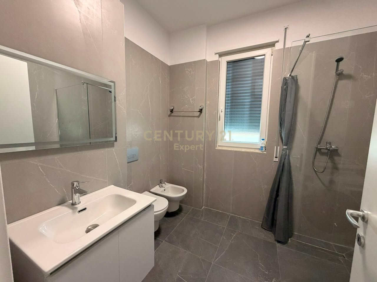 APARTMENT 2+1+2 WITH PARKING SPACE "5 MAJI" STREET
