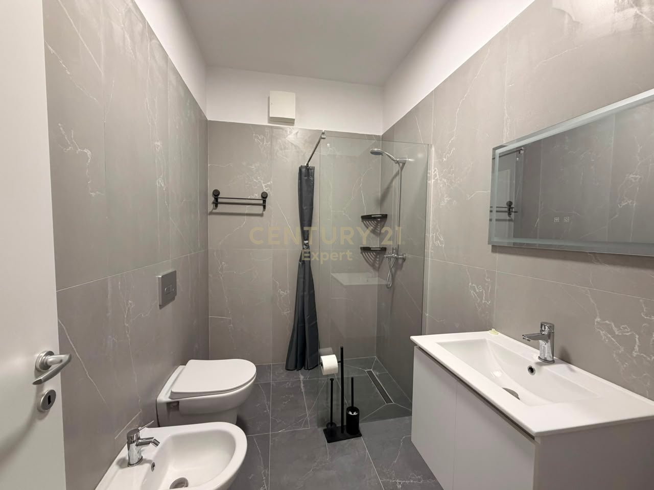 APARTMENT 2+1+2 WITH PARKING SPACE "5 MAJI" STREET