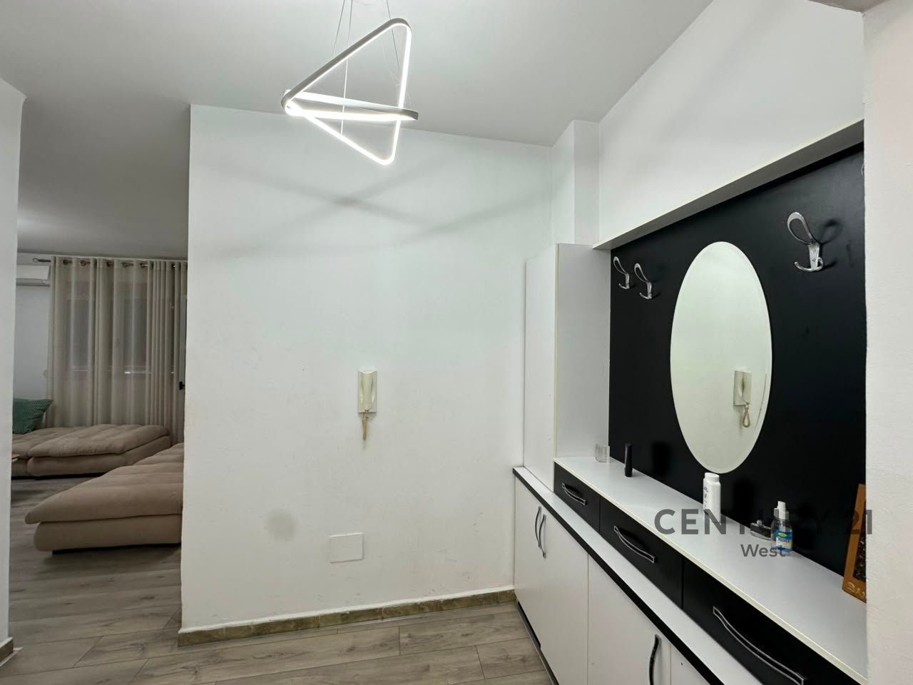 Apartament 1+1+Post Parkimi me Qira tek Selvia, Rruga e Dibres