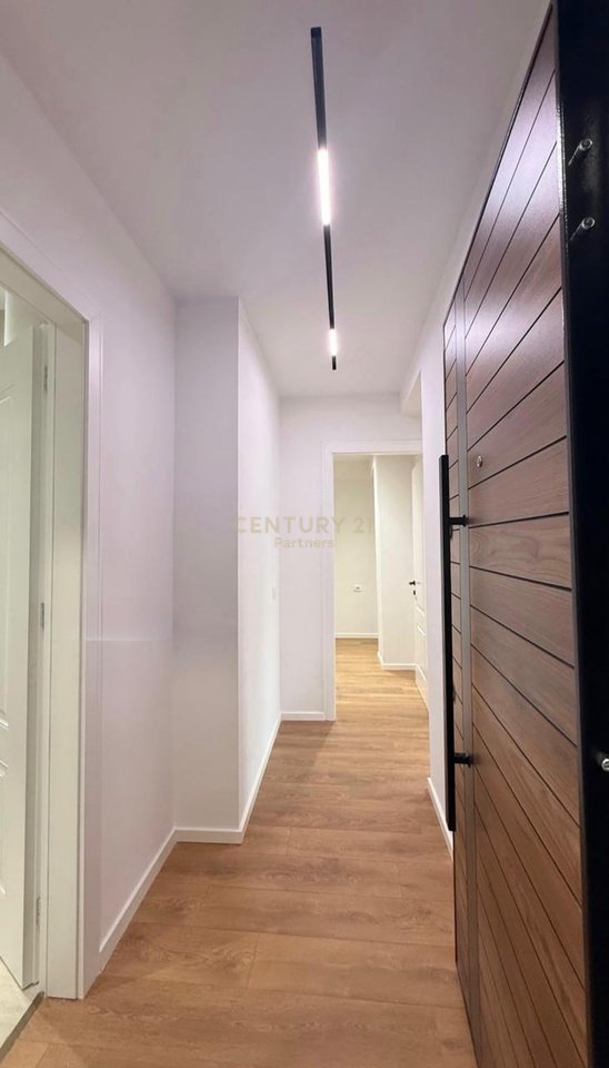 JAPIM ME QIRA APARTAMENT 1+1 TE 21-DHJETORI !