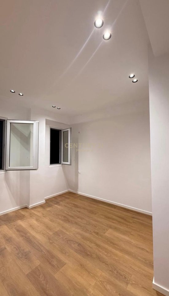 JAPIM ME QIRA APARTAMENT 1+1 TE 21-DHJETORI !