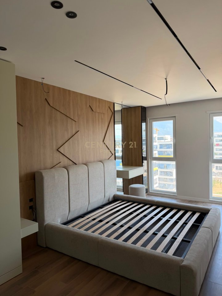 JAPIM ME QIRA APARTAMENT 2+1+POST PARKIMI NE UNIVERS CITY !