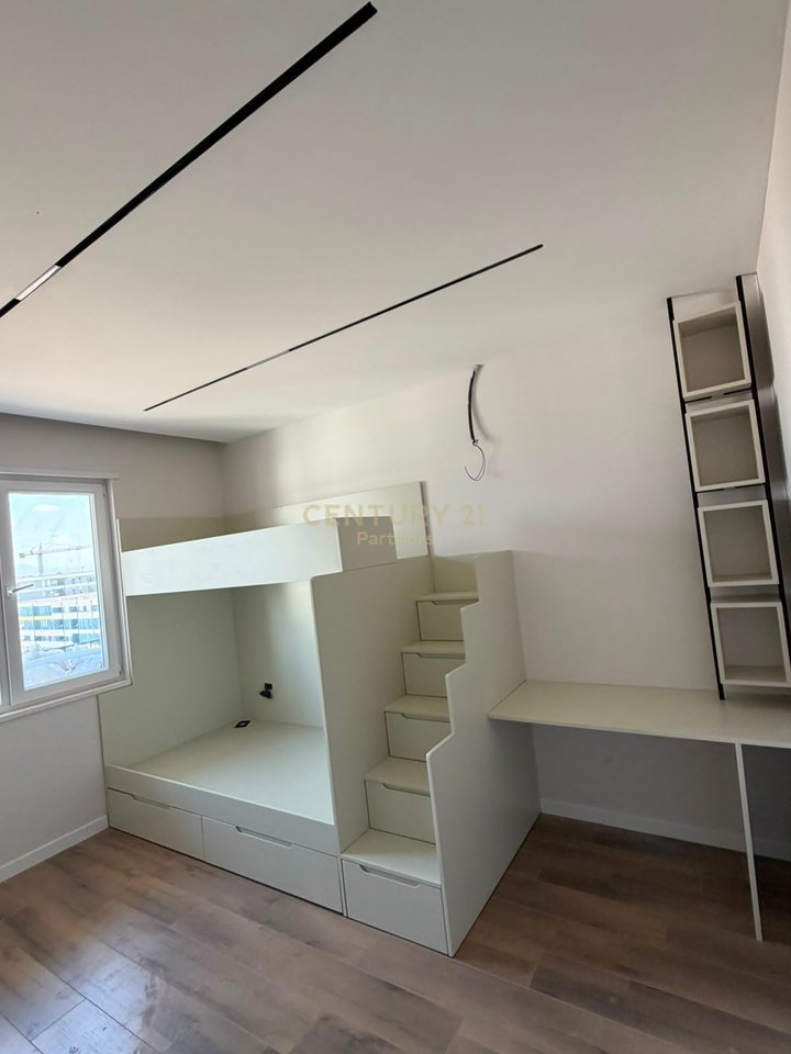 JAPIM ME QIRA APARTAMENT 2+1+POST PARKIMI NE UNIVERS CITY !