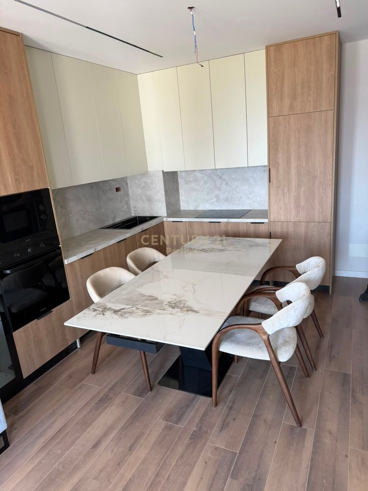JAPIM ME QIRA APARTAMENT 2+1+POST PARKIMI NE UNIVERS CITY !